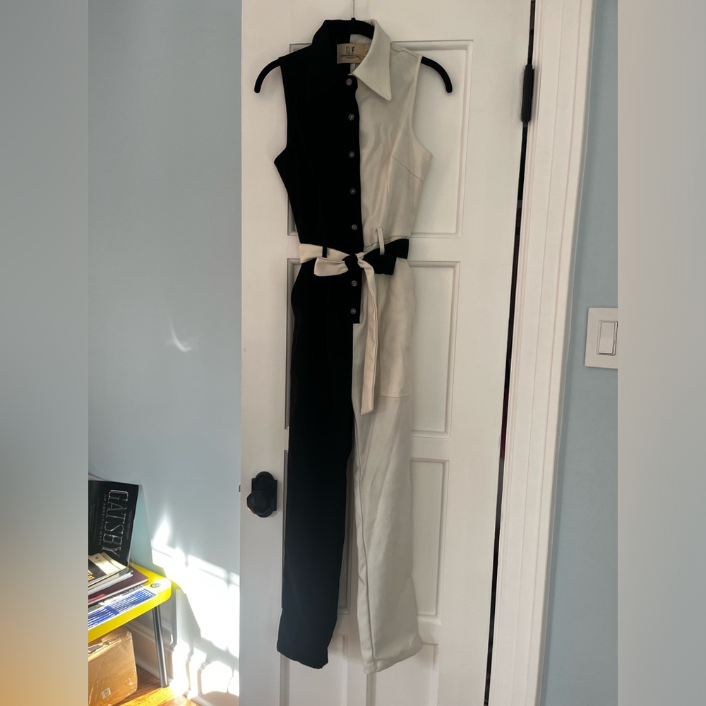 Fashion Brand Company XS Black & White Jumpsuit